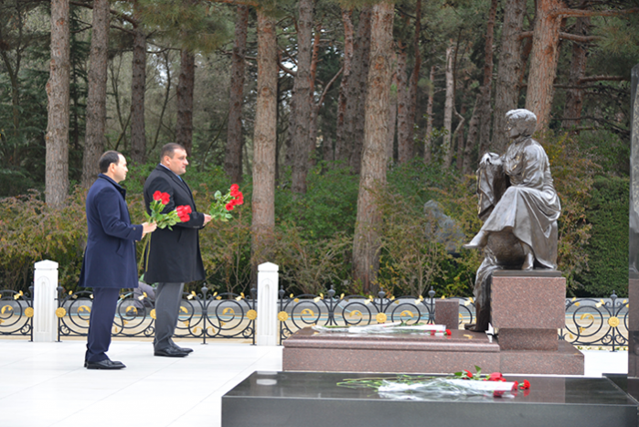 The management of "Azpetrol" company honors the Day of Memory of the great leader Heydar Aliyev
